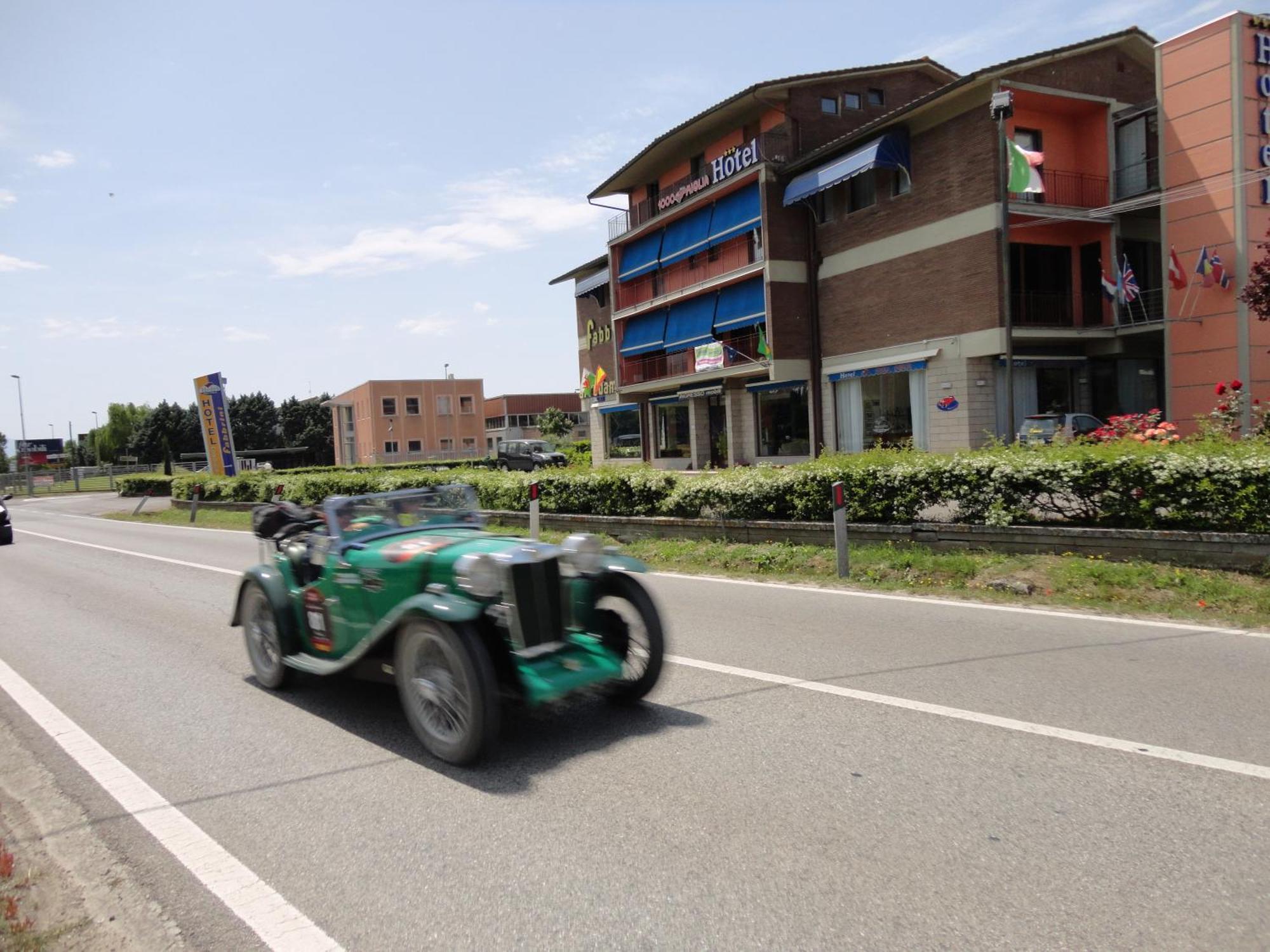 1000 Miglia Hotell Monteroni dʼArbia Exteriör bild