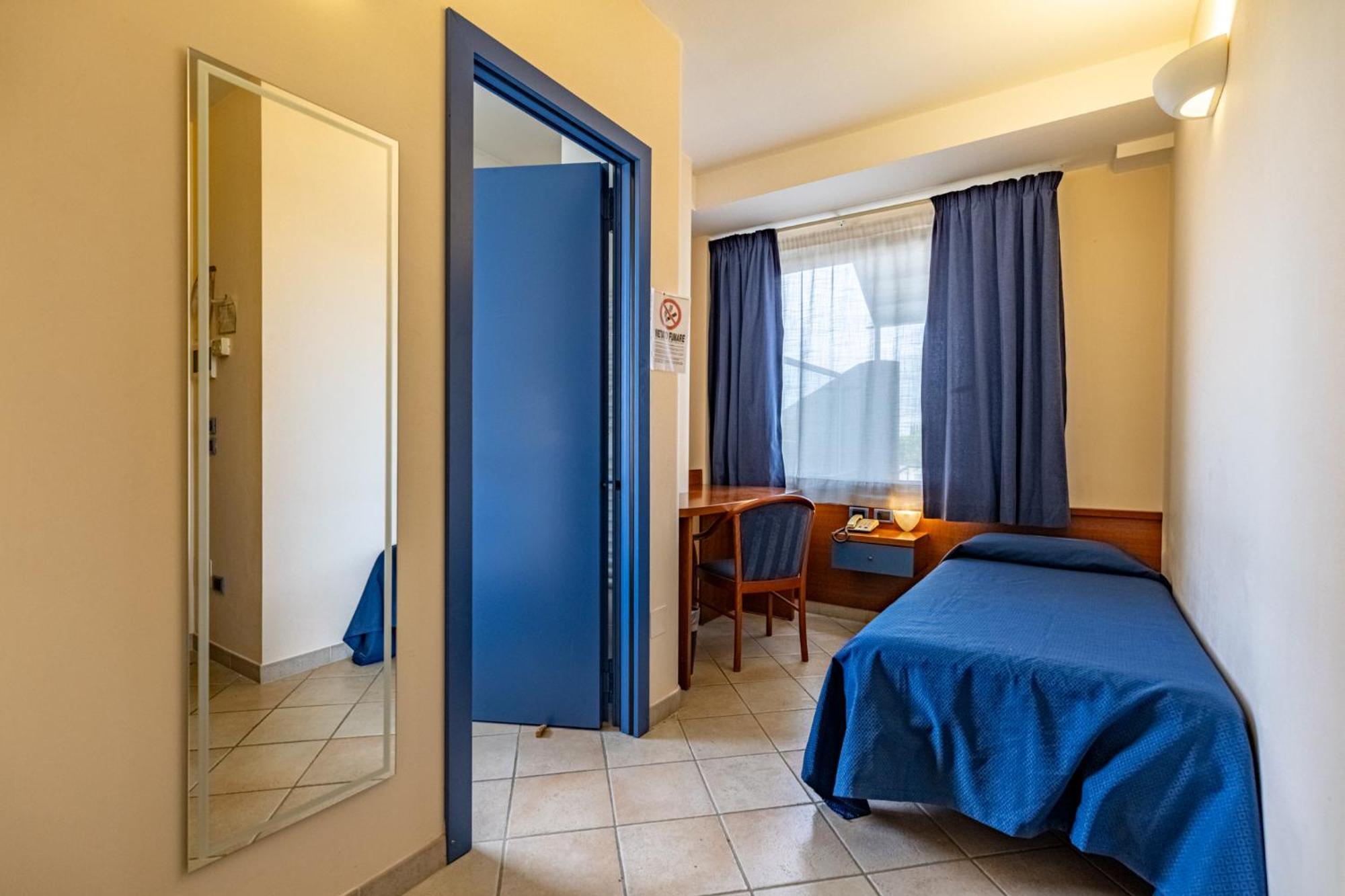 1000 Miglia Hotell Monteroni dʼArbia Exteriör bild