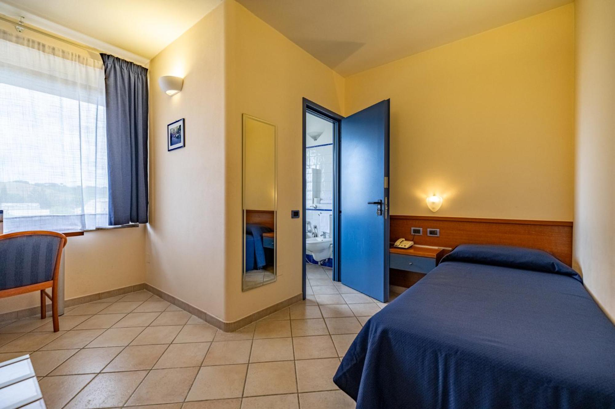 1000 Miglia Hotell Monteroni dʼArbia Exteriör bild