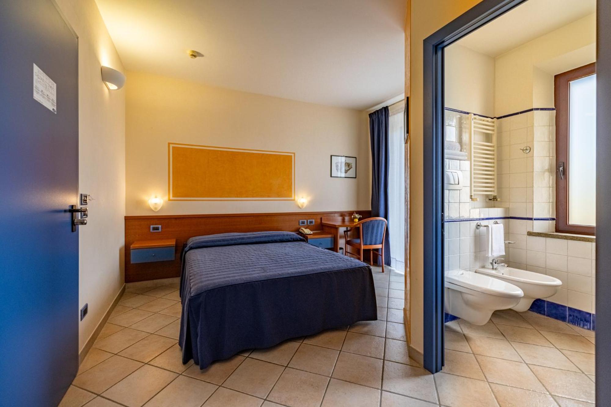 1000 Miglia Hotell Monteroni dʼArbia Exteriör bild
