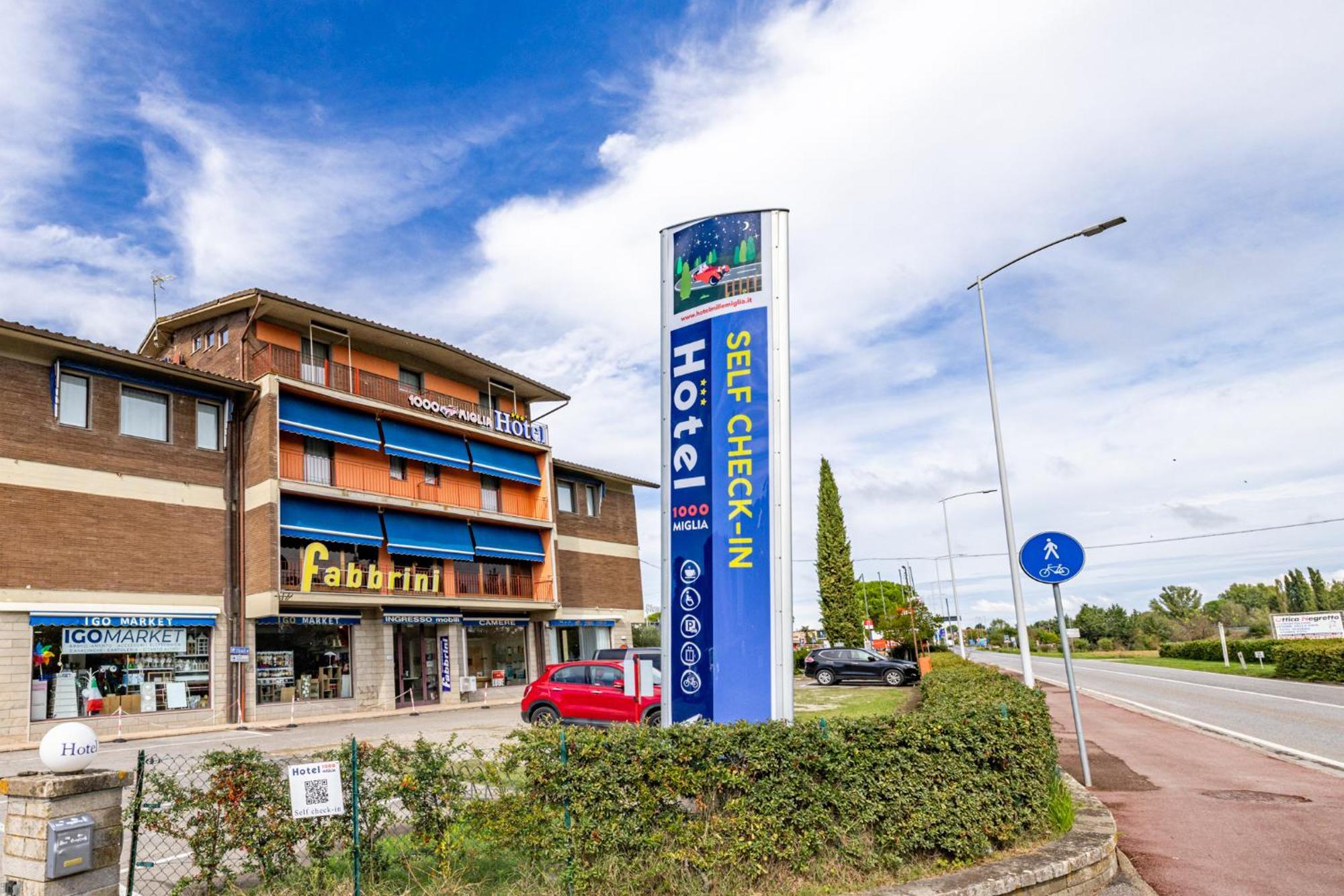 1000 Miglia Hotell Monteroni dʼArbia Exteriör bild