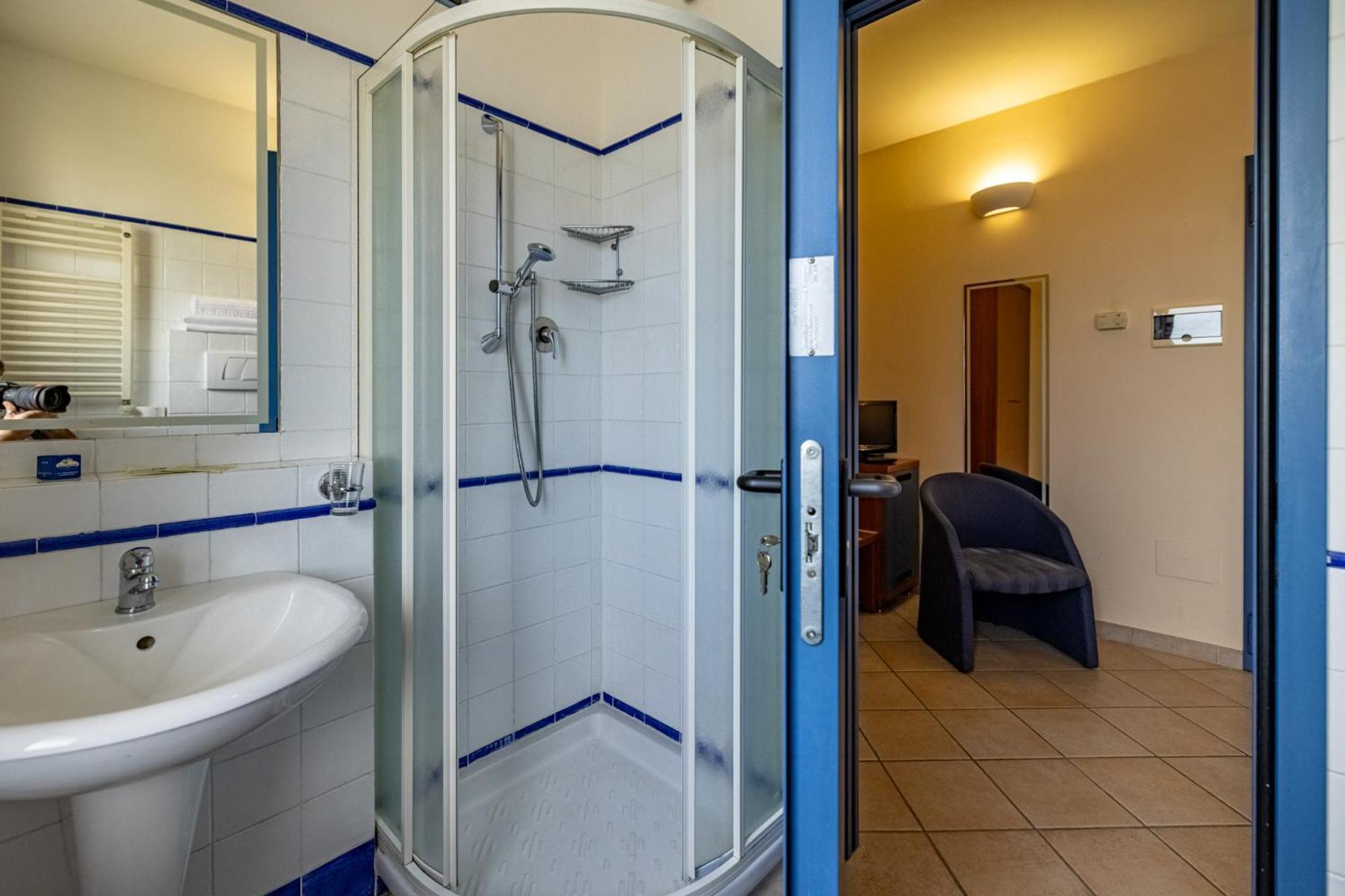 1000 Miglia Hotell Monteroni dʼArbia Exteriör bild
