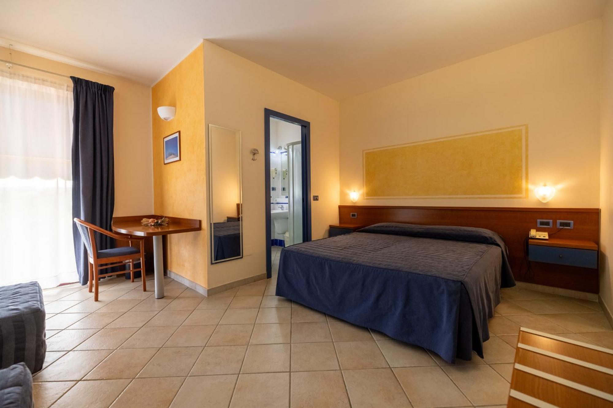 1000 Miglia Hotell Monteroni dʼArbia Exteriör bild