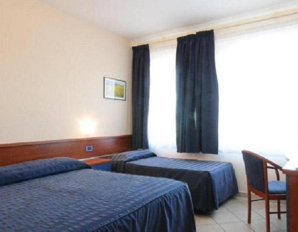 1000 Miglia Hotell Monteroni dʼArbia Exteriör bild