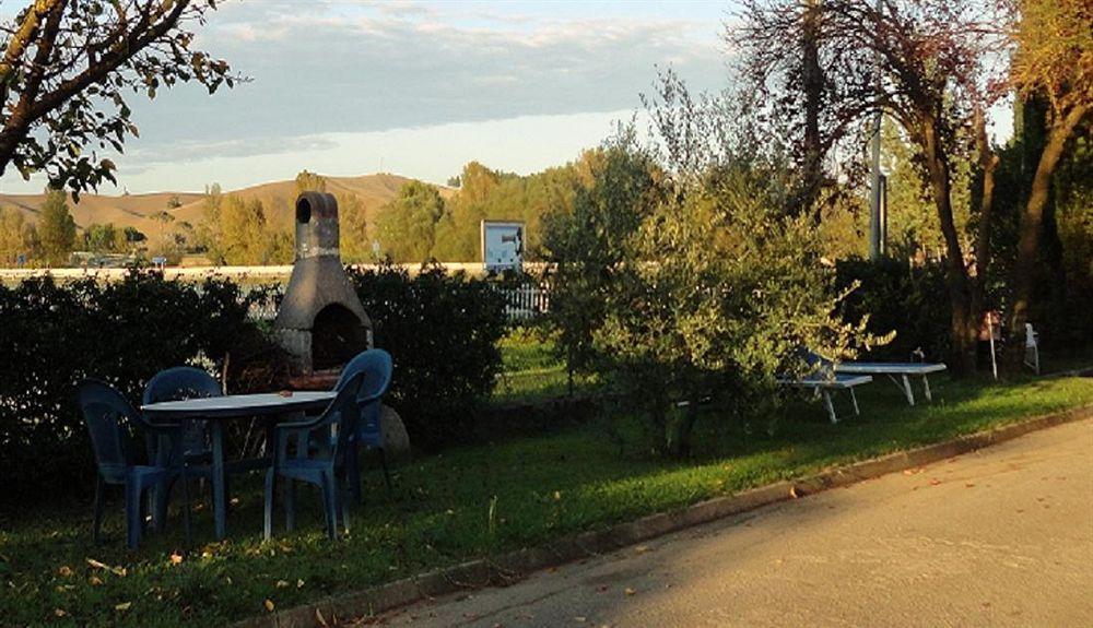 1000 Miglia Hotell Monteroni dʼArbia Exteriör bild