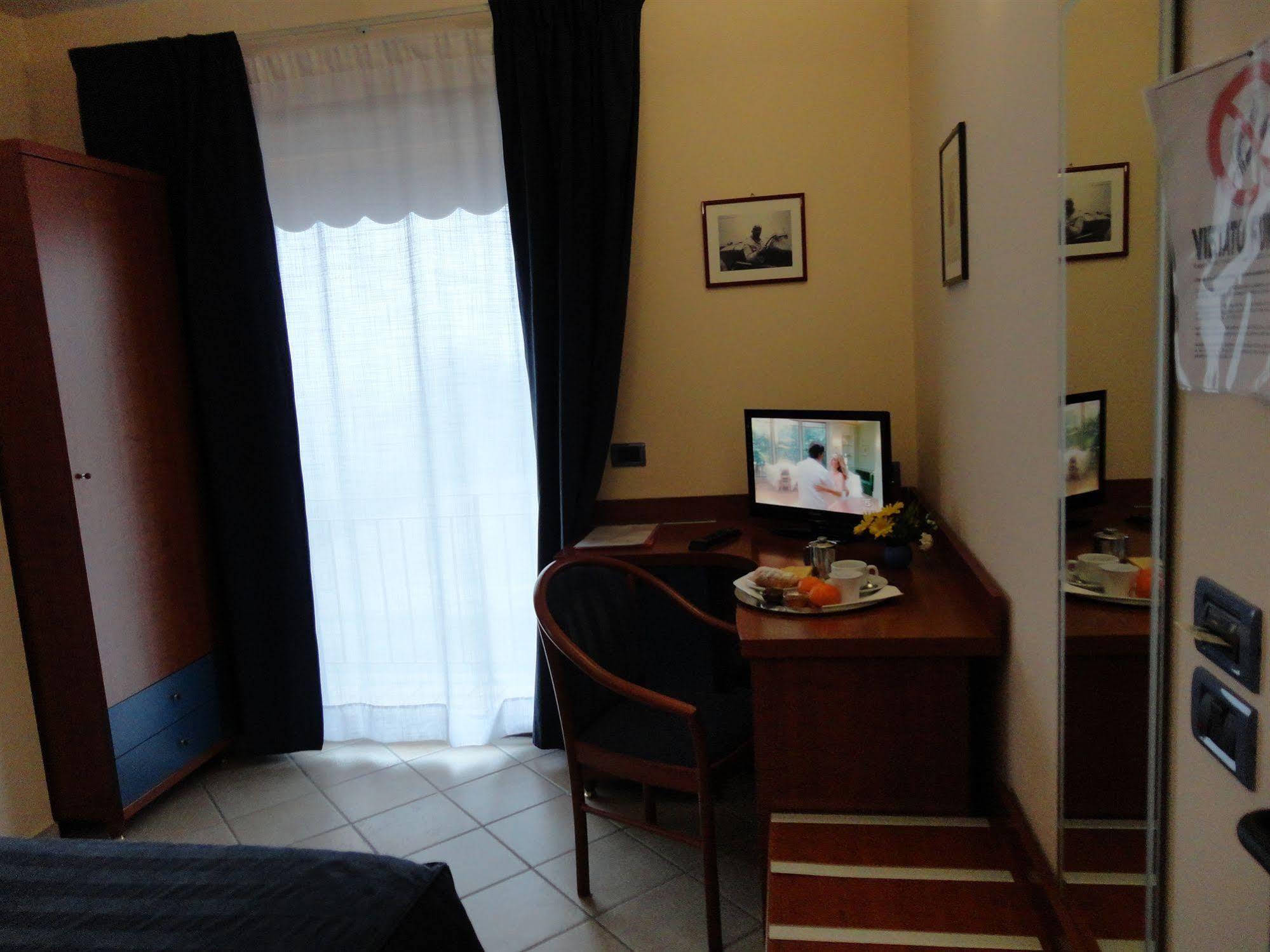 1000 Miglia Hotell Monteroni dʼArbia Exteriör bild