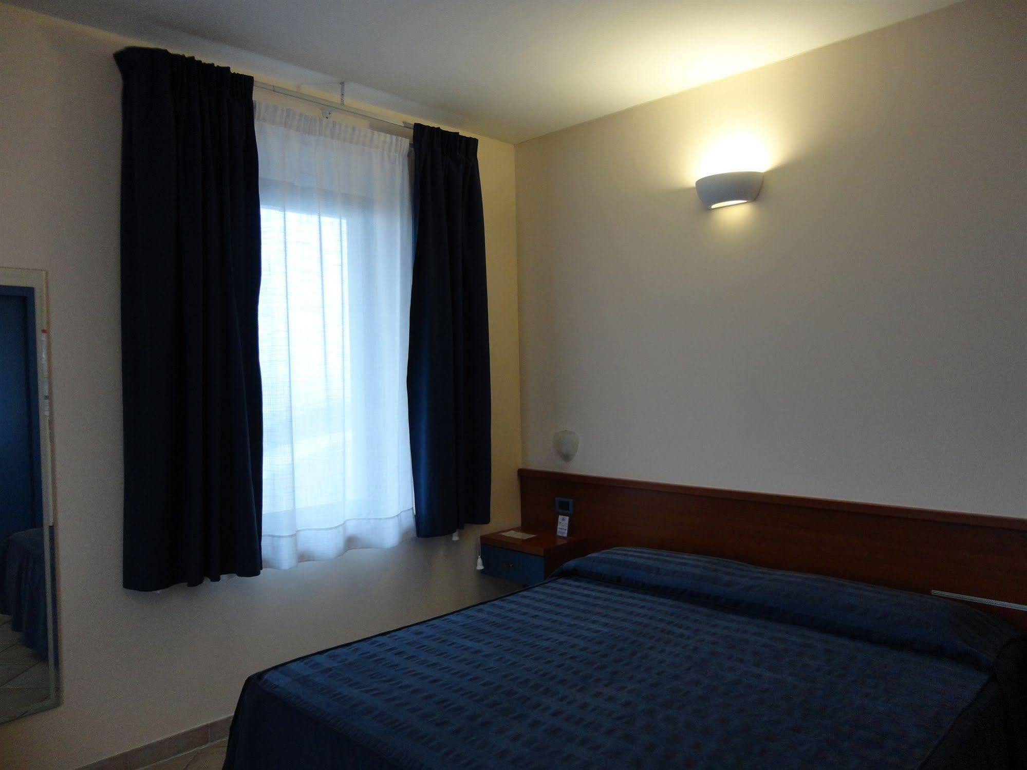 1000 Miglia Hotell Monteroni dʼArbia Exteriör bild